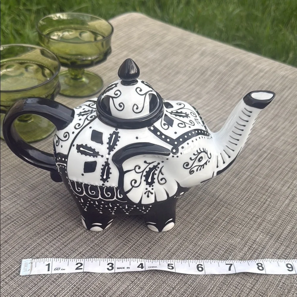 Black and White Elephant Teapot - Picture 6 of 7